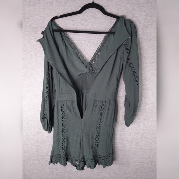 🎅🏻 3/$50 👯♀️Host Pick⚡️American Eagle Long Sleeve Lace Romper - Picture 7 of 10